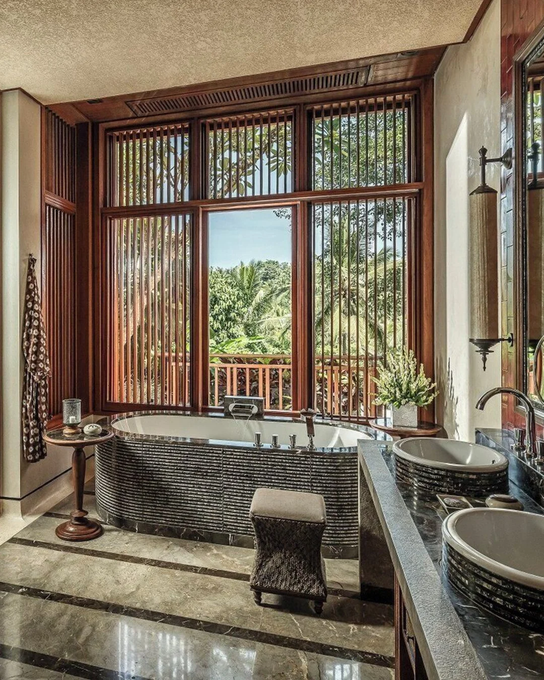 Four Seasons Resort Bali at Sayan, bathroom or bath