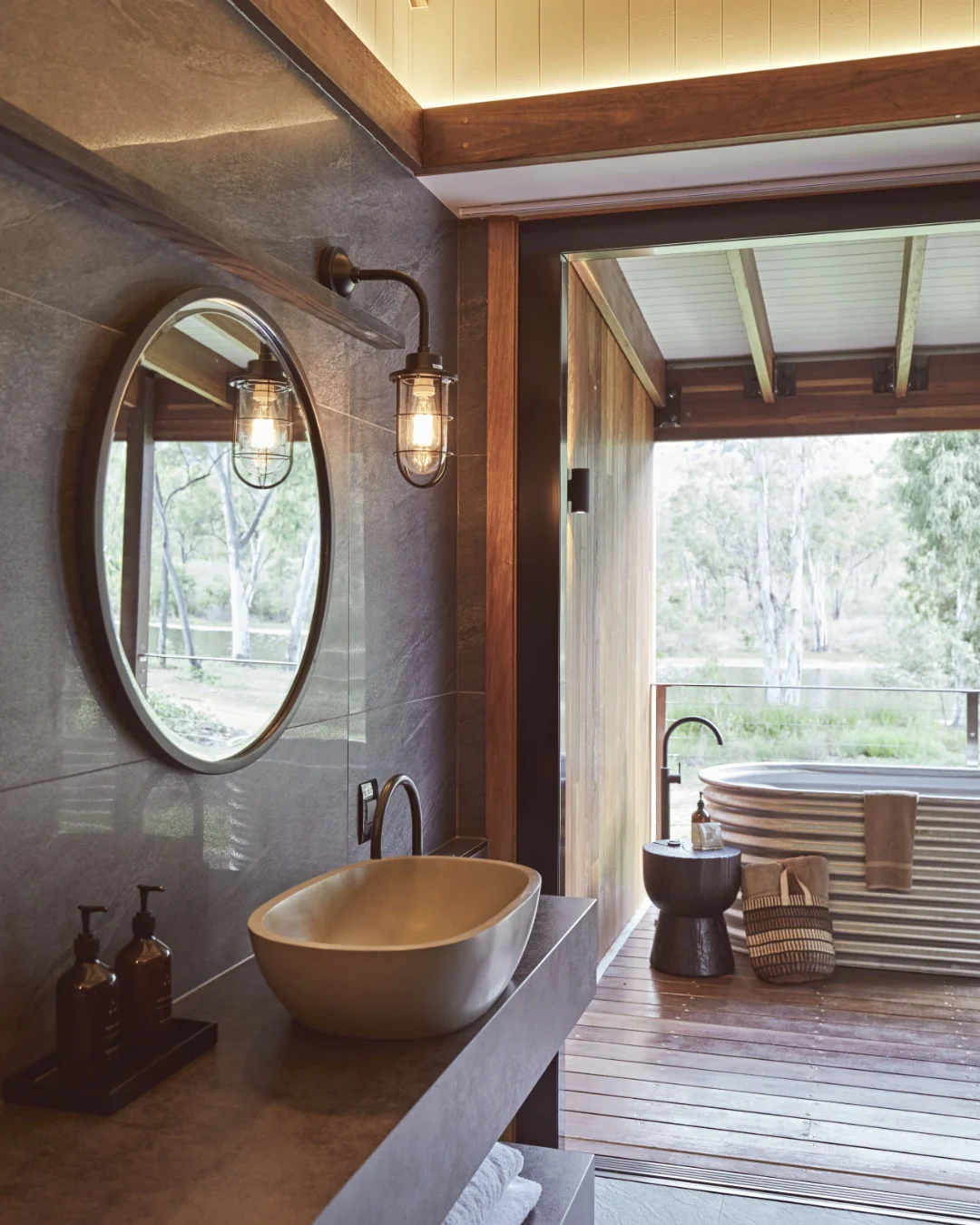 Mt Mulligan Lodge, bathroom or bath